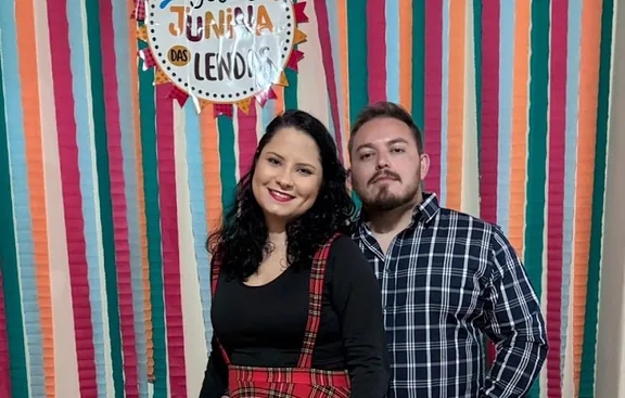 Pollyana e Wayter em uma festa junina